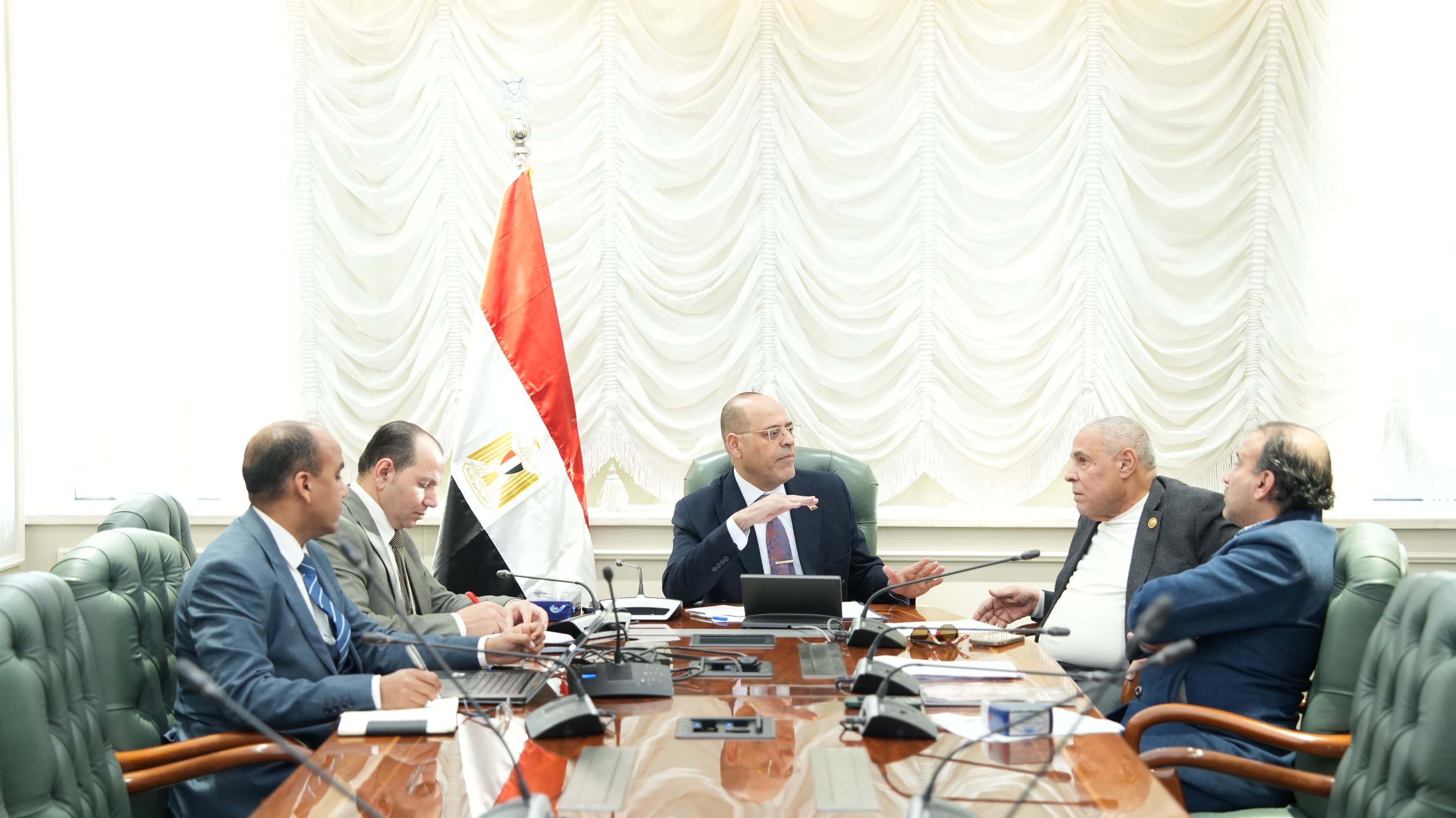 وزير القوى العامله 